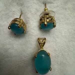 Fashion pendent with earrings!! New !!